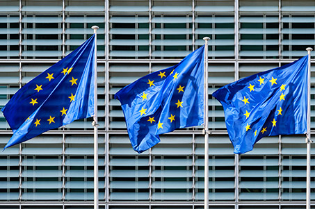 banderas europeas fondos next generation ayudas públicas