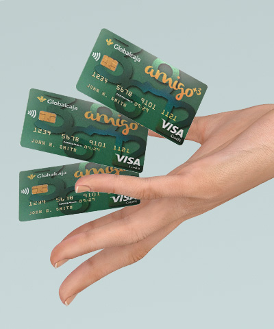 mano sujetando tarjetas de credito amigo +3